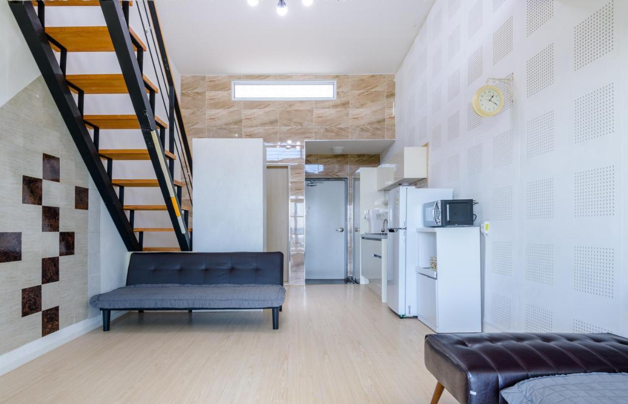 Jeju Turning Point Pension ซอกวีโพ ภายนอก รูปภาพ