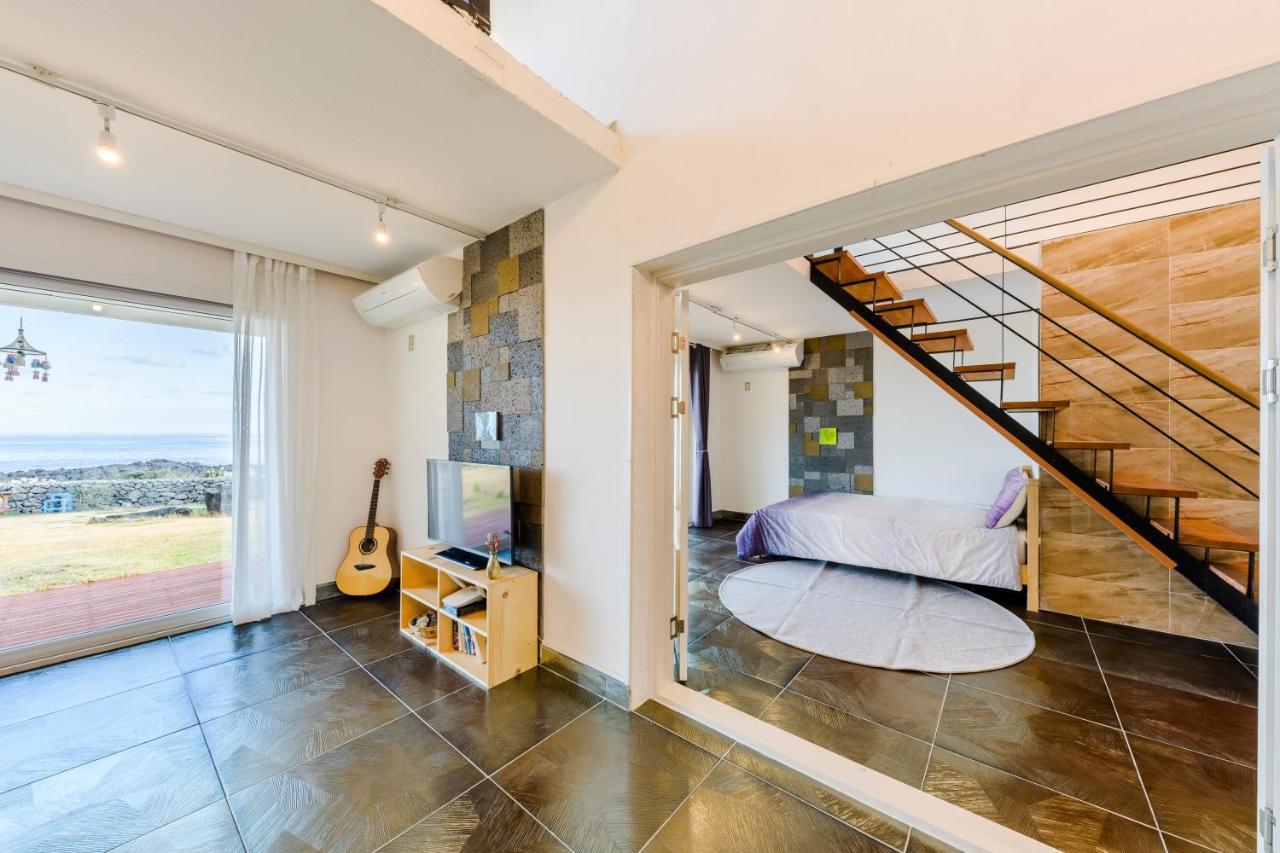 Jeju Turning Point Pension ซอกวีโพ ภายนอก รูปภาพ