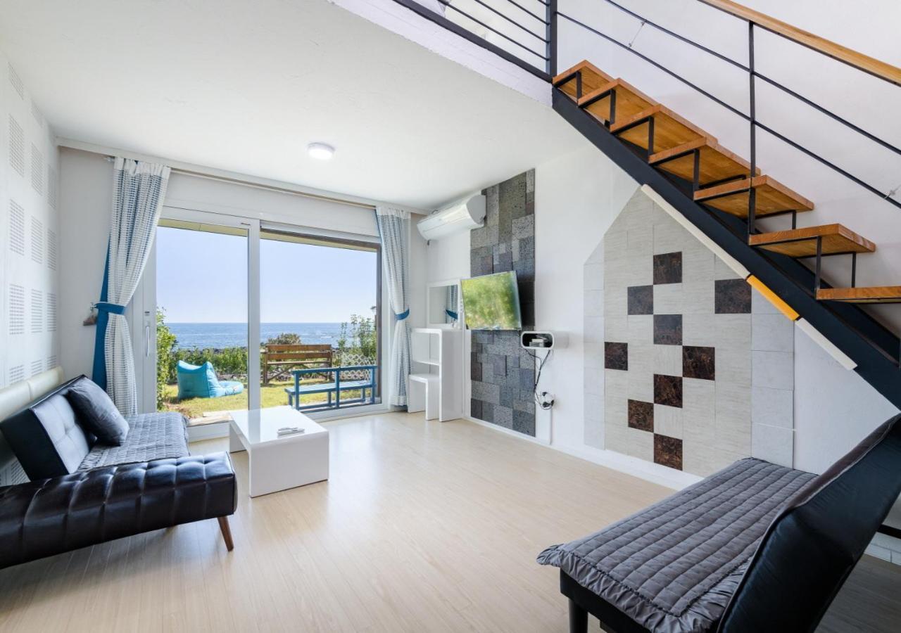 Jeju Turning Point Pension ซอกวีโพ ภายนอก รูปภาพ